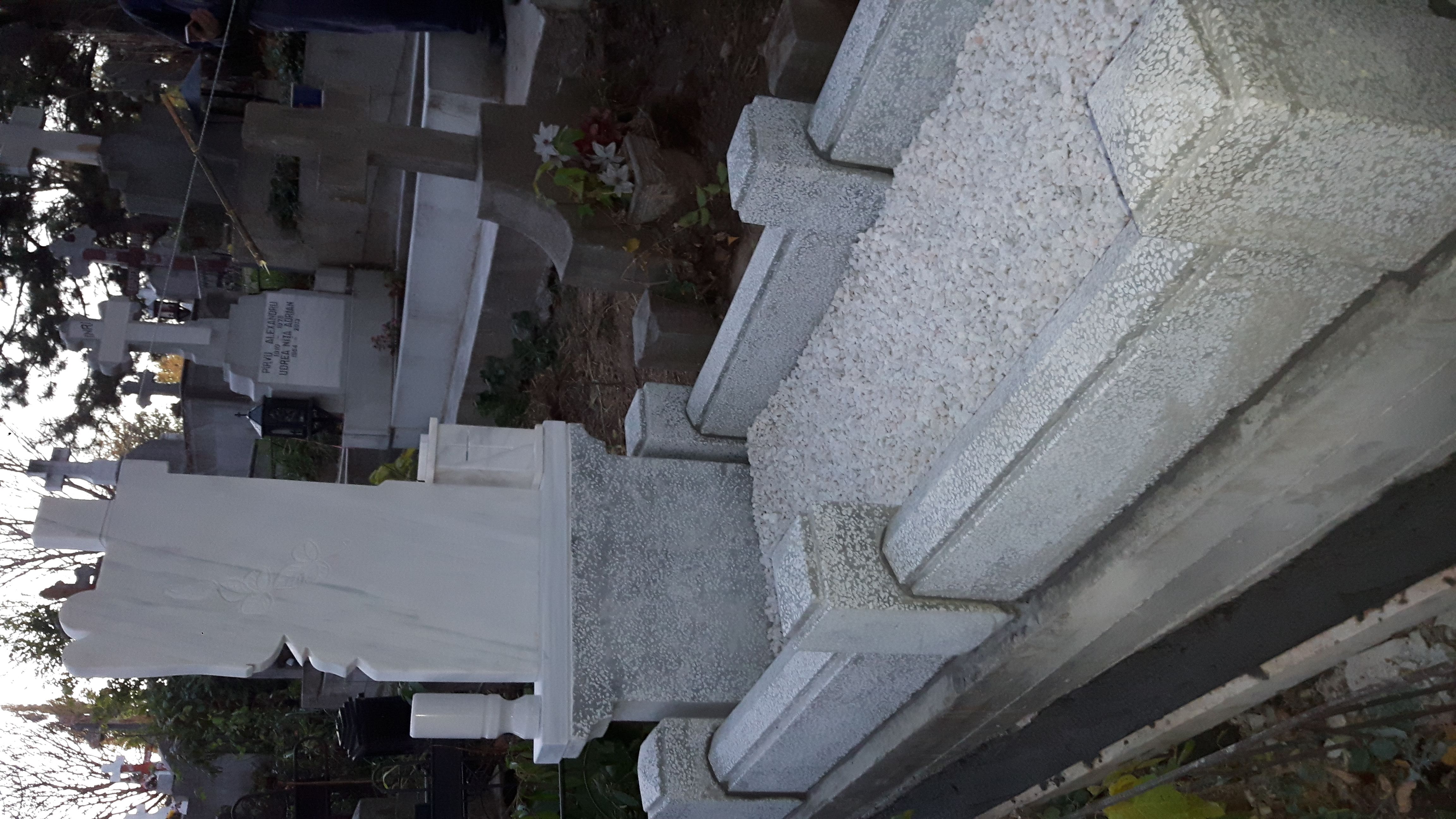 cruci marmura mozaic accesorii monumente funerare