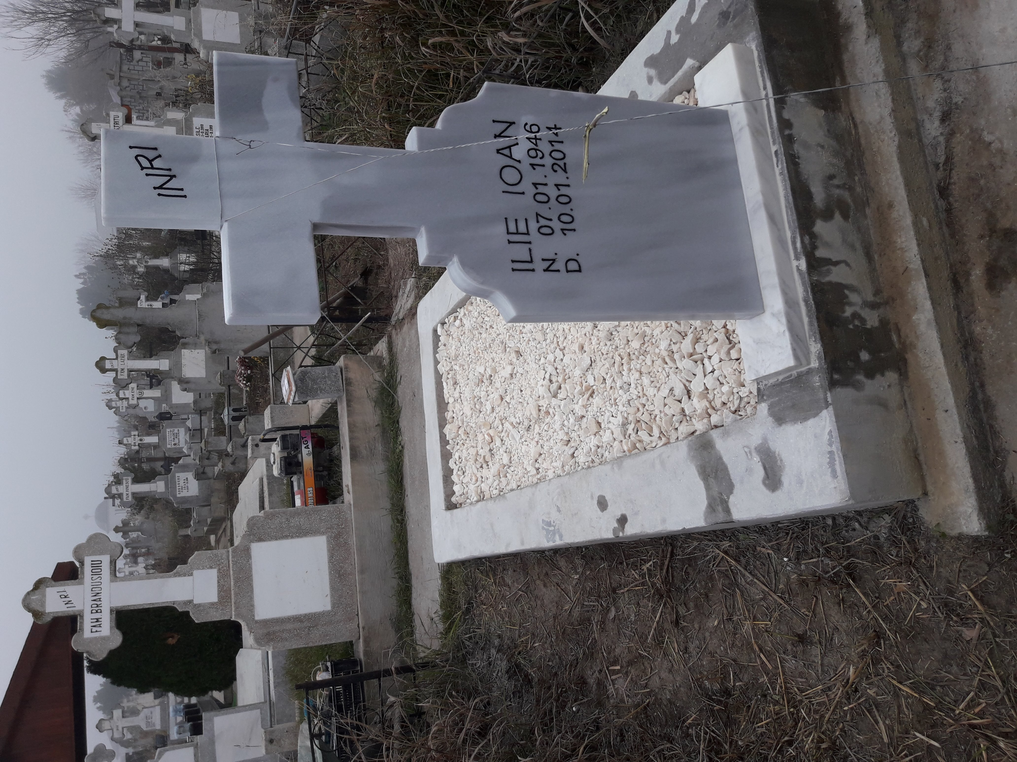 cruci marmura mozaic accesorii monumente funerare