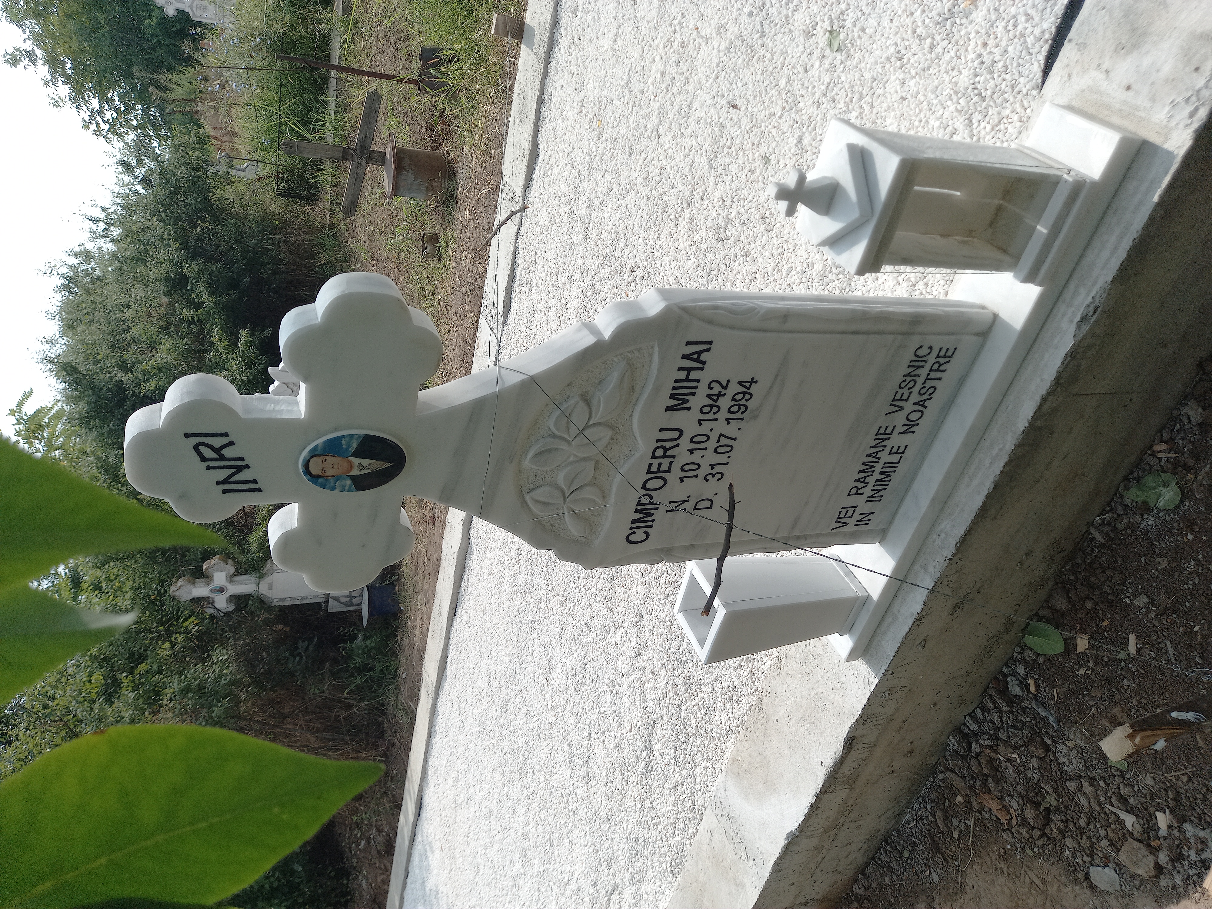 cruci marmura mozaic accesorii monumente funerare