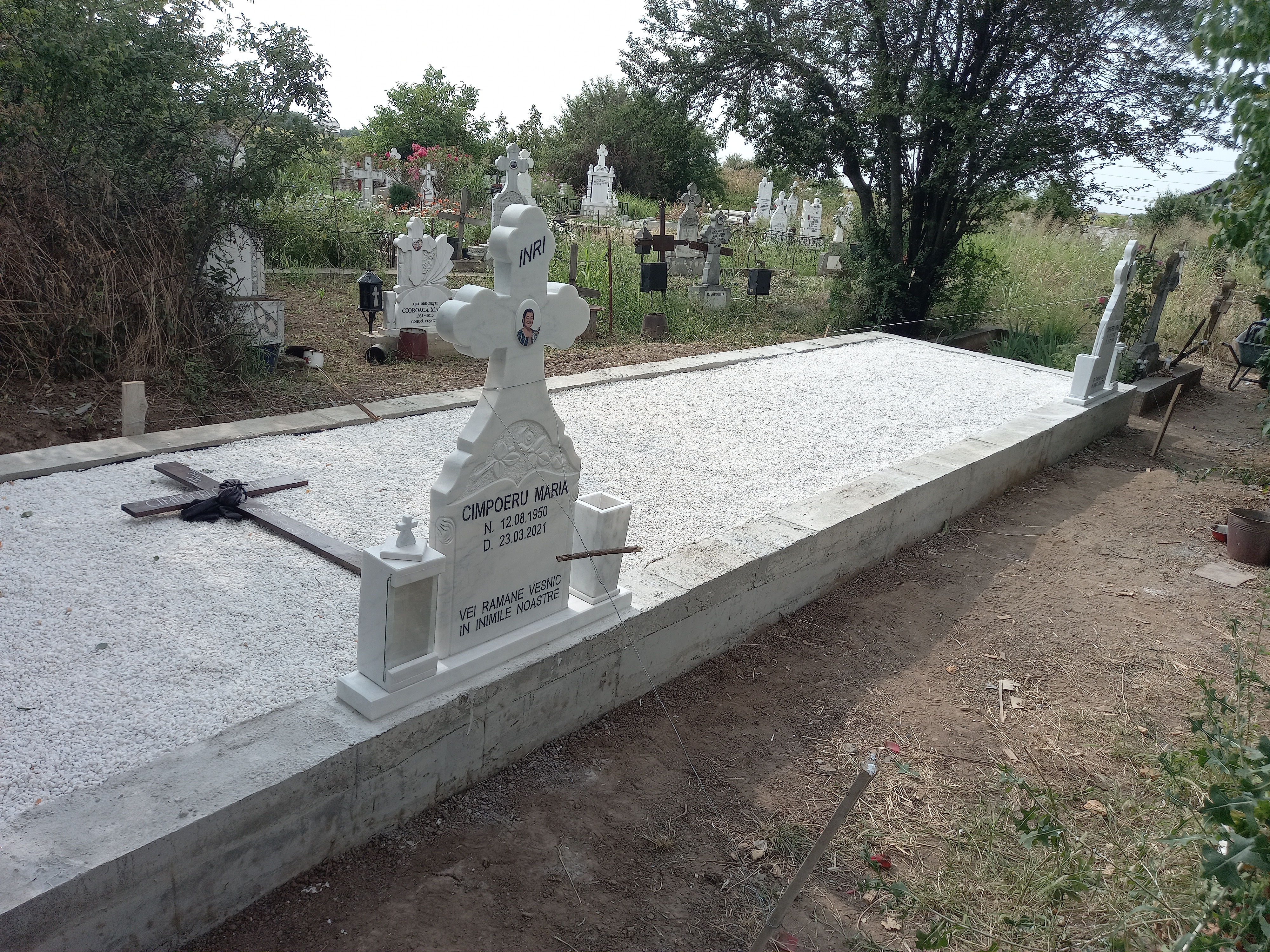 cruci marmura mozaic accesorii monumente funerare