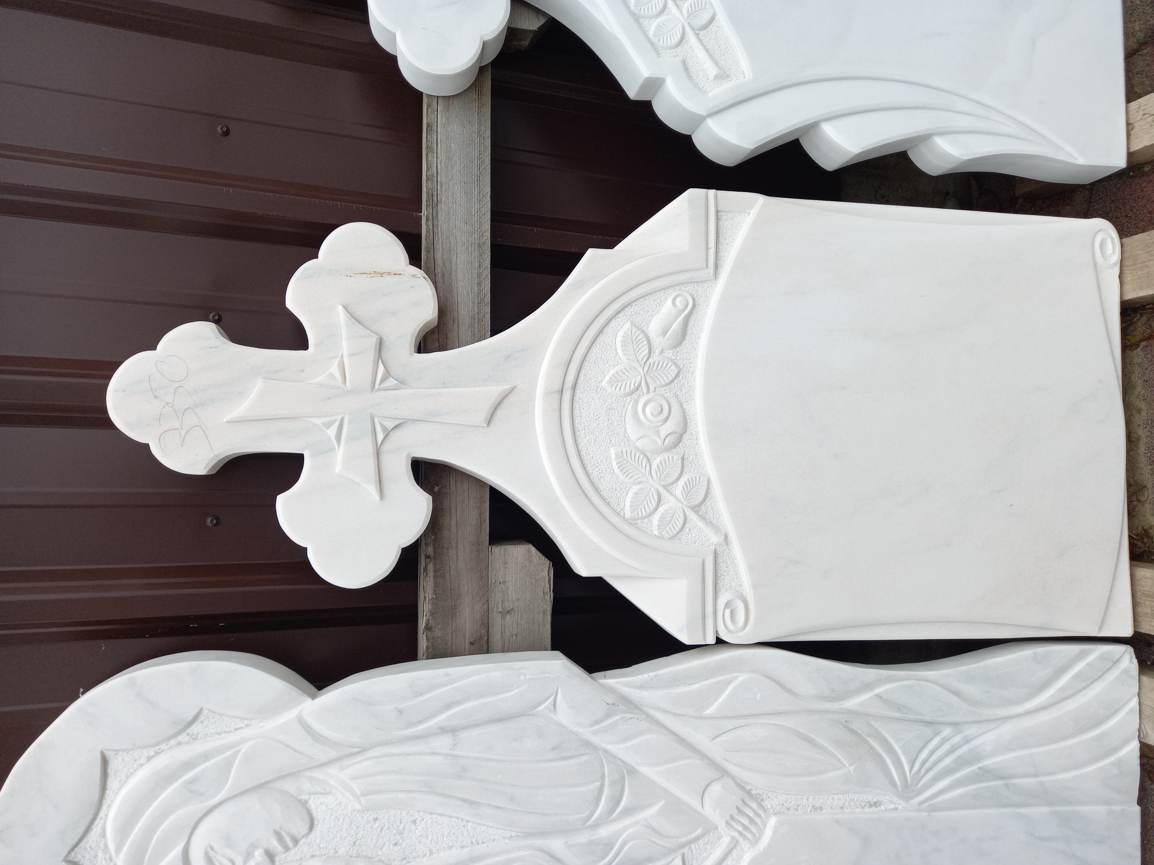 cruci marmura mozaic accesorii monumente funerare