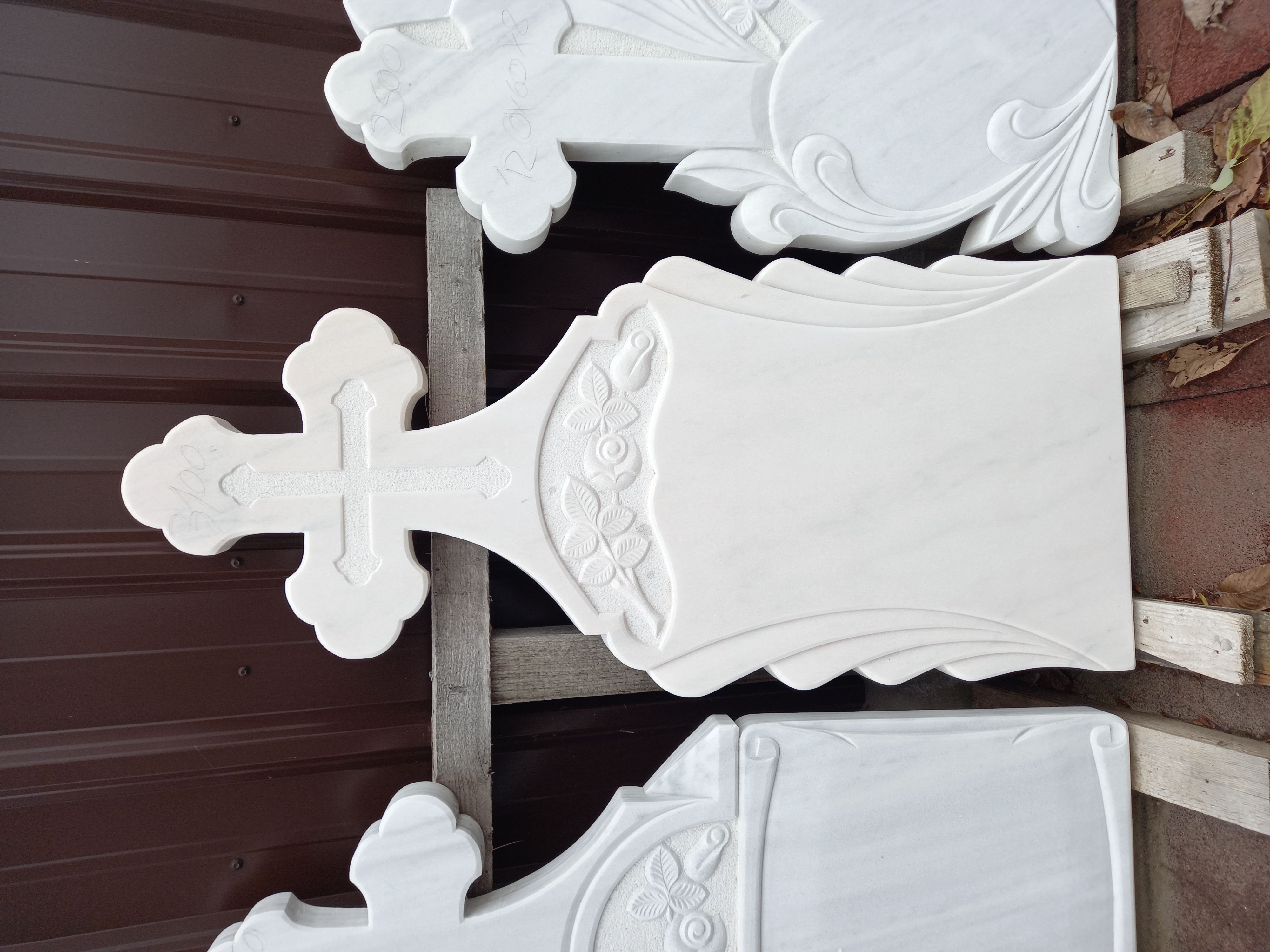 cruci marmura mozaic accesorii monumente funerare